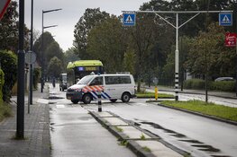 Schoonmaker lichtgewond na botsing met auto in Haarlem