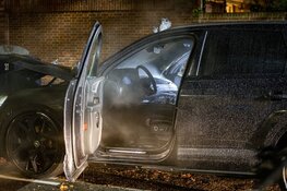 Auto in brand in Merovingstraat te Haarlem
