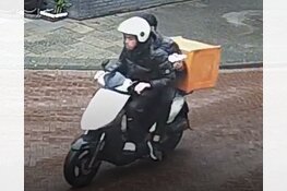 Wie herkent deze scooterbestuurder?