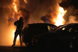 Drie auto's getroffen door brand in Haarlem