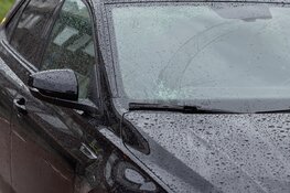 Jongen gewond na botsing met elektrische step tegen auto in Haarlem