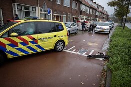 Jongen gewond na botsing met elektrische step tegen auto in Haarlem