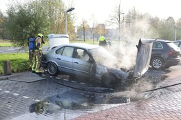 Auto in brand op terrein hotel Santpoort-Noord