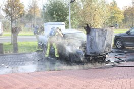 Auto in brand op terrein hotel Santpoort-Noord