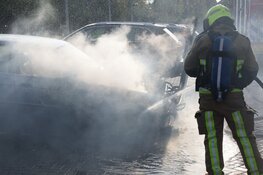 Auto in brand op terrein hotel Santpoort-Noord