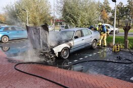Auto in brand op terrein hotel Santpoort-Noord