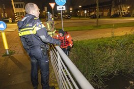 Jongen komt thuis na feestje terwijl hulpdiensten massaal naar hem zoeken