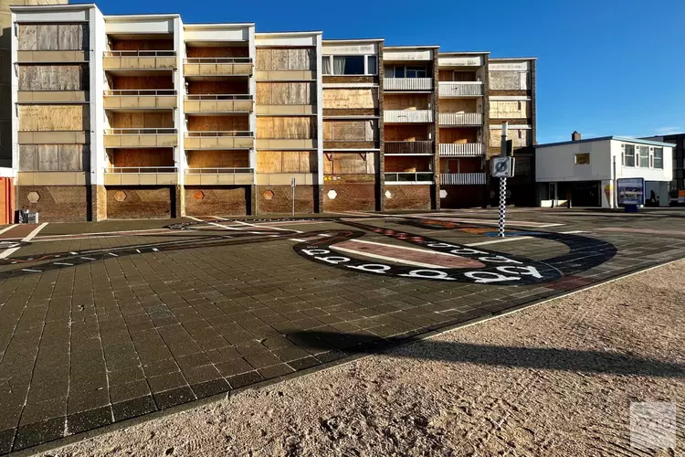 Sloop appartementengebouw badhuisplein aanstaande