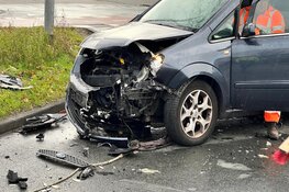 Twee auto's tegen elkaar gebotst in Haarlem