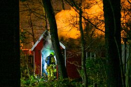 Brand in schuur achter woning in Beverwijk
