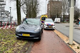 Postbode aangereden op de Spaarndamseweg in Haarlem