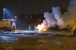 Porsche uitgebrand op parkeerterrein in Velsen-Noord