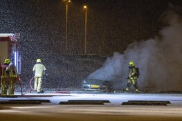 Porsche uitgebrand op parkeerterrein in Velsen-Noord