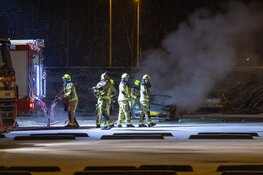 Porsche uitgebrand op parkeerterrein in Velsen-Noord