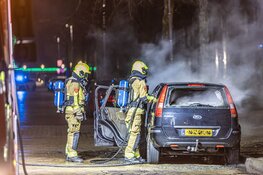 Auto door brand verwoest langs Zomervaart in Haarlem