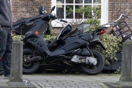 Scooterrijder gewond bij botsing met auto op de Nassaulaan in Haarlem