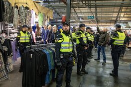 Veel politie bij bezoek Geert Wilders aan Bazaar Beverwijk