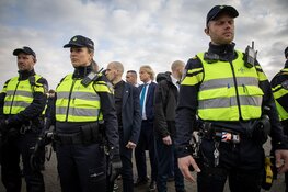 Veel politie bij bezoek Geert Wilders aan Bazaar Beverwijk