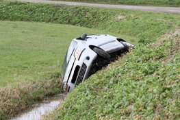 Auto te water bij eenzijdig ongeval in Heemskerk
