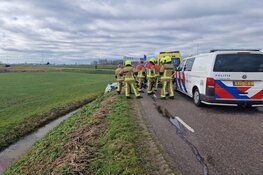 Auto te water bij eenzijdig ongeval in Heemskerk