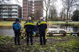 Boot waar vrouw op woont zinkt in Haarlem