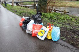 Boot waar vrouw op woont zinkt in Haarlem