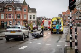 Scooterrijdster gewond bij ongeval op de Verspronckbrug in Haarlem