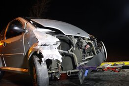 Brommobiel tegen boom gereden in IJmuiden