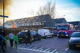 Uitslaande brand in schuur aan De Zanderijen in Beverwijk