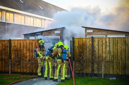 Uitslaande brand in schuur aan De Zanderijen in Beverwijk
