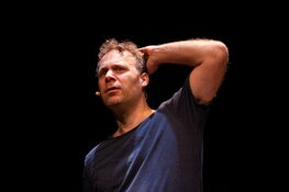 Absurde Maarten Westra Hoekzema: ronduit hilarisch. Op 15 april in Kennemer Theater