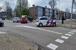 Twee auto`s botsen in Beverwijk