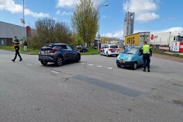 Botsing in Velsen-Noord, bestuurder meegenomen door politie