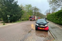 Auto in brand in Santpoort-Noord