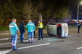 Auto op z`n kant bij ongeluk in Haarlem