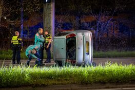 Auto op z`n kant bij ongeluk in Haarlem