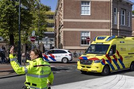 Fietsster gewond bij aanrijding met auto op Hooimarkt