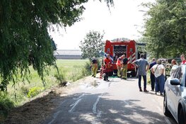 Scootmobielbestuurster op het droge getrokken door omstanders