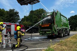 Vuilniswagen dreigt in brand te vliegen in Velsen-Zuid