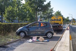 Auto met vijf inzittenden op de kop in Haarlem