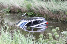 Auto te water gereden in Heemskerk, bestuurder naar ziekenhuis