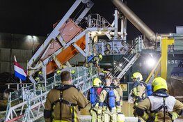 Brand op baggerschip aan Noorderkade in Beverwijk