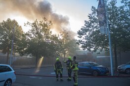 Grote brand bij Albert Heijn aan Soendaplein in Haarlem, rook in wijde omgeving te zien
