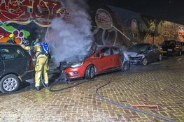 Autobrand in Haarlem, vier voertuigen beschadigd