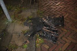 Bewoner weet brandende accu van jetboard snel naar buiten te gooien