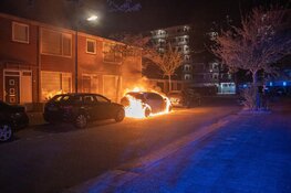 Auto door brand verwoest in Haarlemse Rousseaustraat