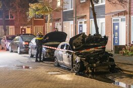 Auto door brand verwoest in Haarlemse Rousseaustraat