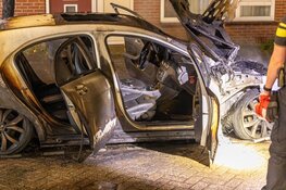 Auto door brand verwoest in Haarlemse Rousseaustraat