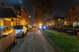 Auto ondersteboven te water in Haarlem