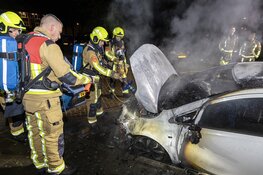 Auto uitgebrand in Herculesstraat IJmuiden, vermoedelijk brandstichting
